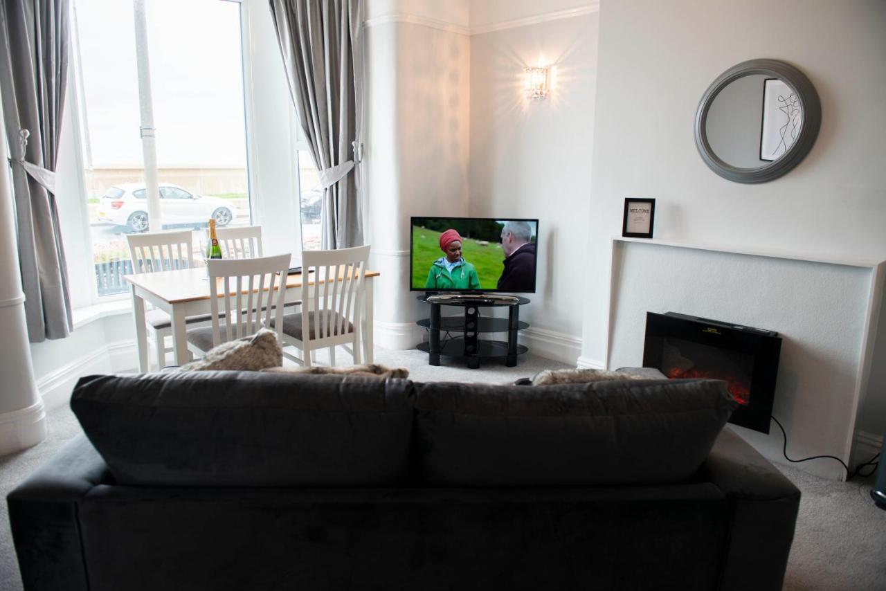 Charles Alexander Short Stay - Highcliffe Apartments Cleveleys Esterno foto
