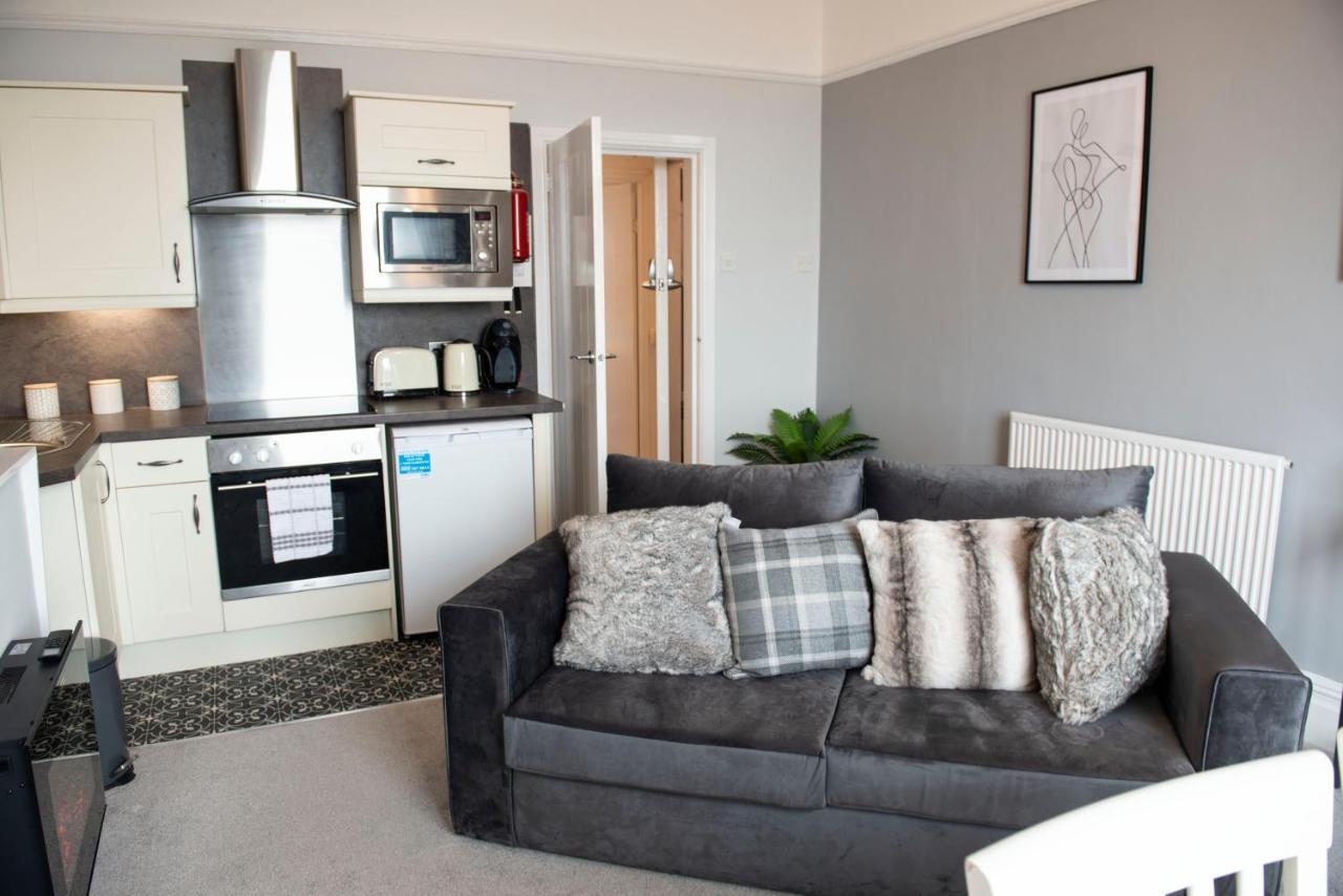 Charles Alexander Short Stay - Highcliffe Apartments Cleveleys Esterno foto
