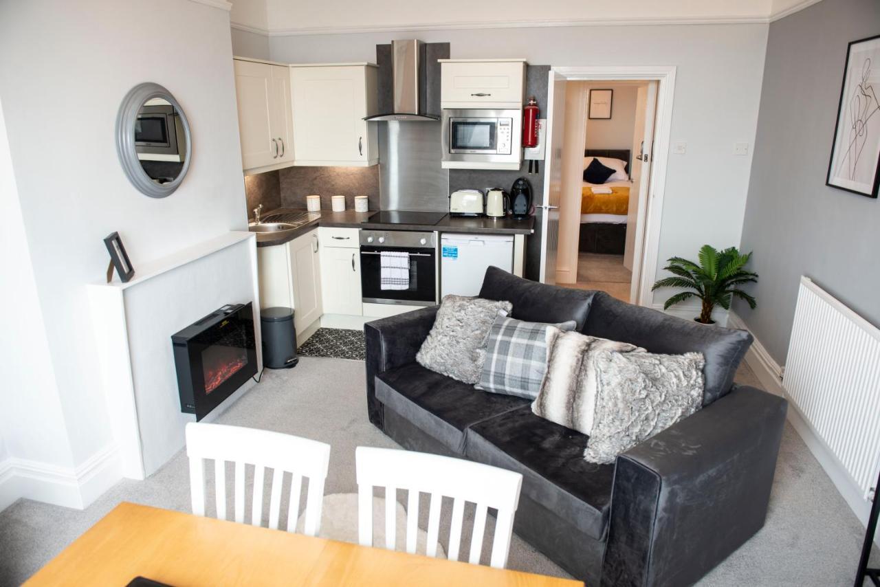 Charles Alexander Short Stay - Highcliffe Apartments Cleveleys Esterno foto