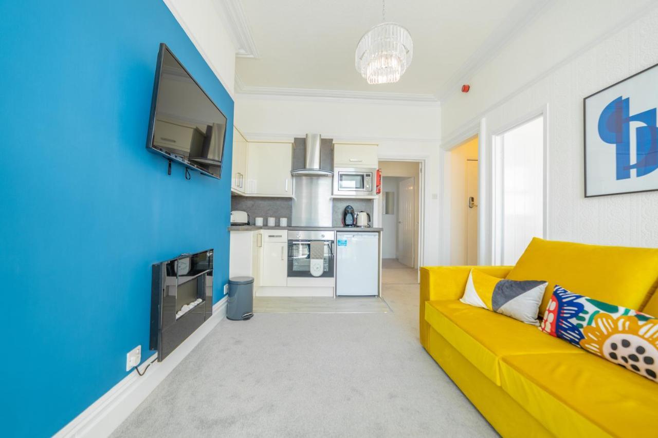 Charles Alexander Short Stay - Highcliffe Apartments Cleveleys Esterno foto